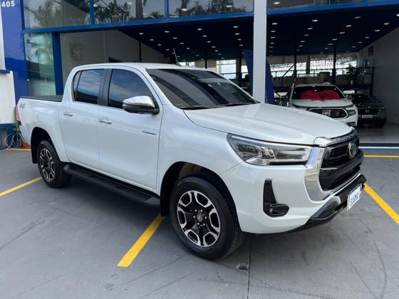 TOYOTA HILUX 2.8 D-4D TURBO DIESEL CD SRX 4X4 AUTOMÁTICO